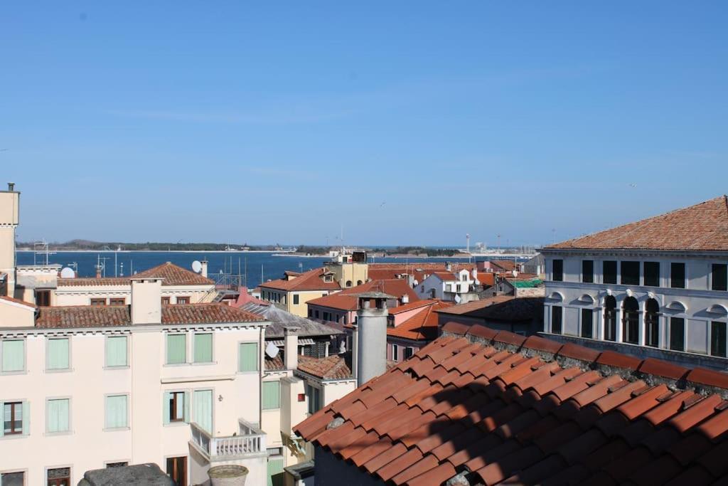Apartment With Terrace In Chioggia'S Main Square Екстериор снимка